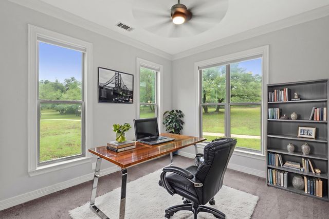 271 Summit DR, Round Mountain, TX 78663