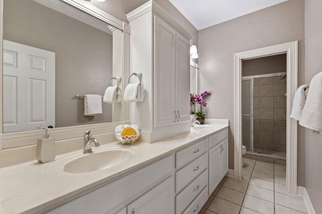 271 Summit DR, Round Mountain, TX 78663
