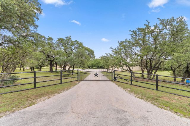 271 Summit DR, Round Mountain, TX 78663