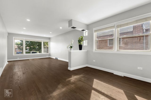 9134 S Marquette Avenue, Chicago, IL 60617