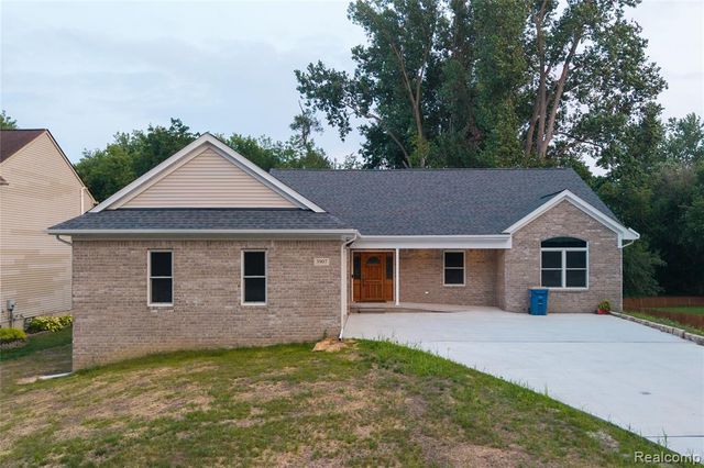 3907 Pontiac Lake Road, Waterford, MI 48328