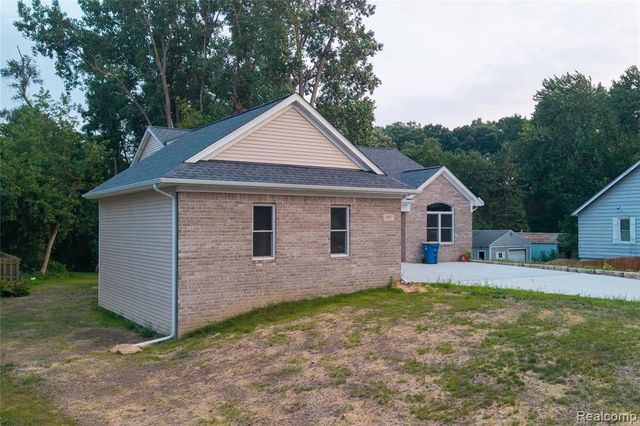 3907 Pontiac Lake Road, Waterford, MI 48328