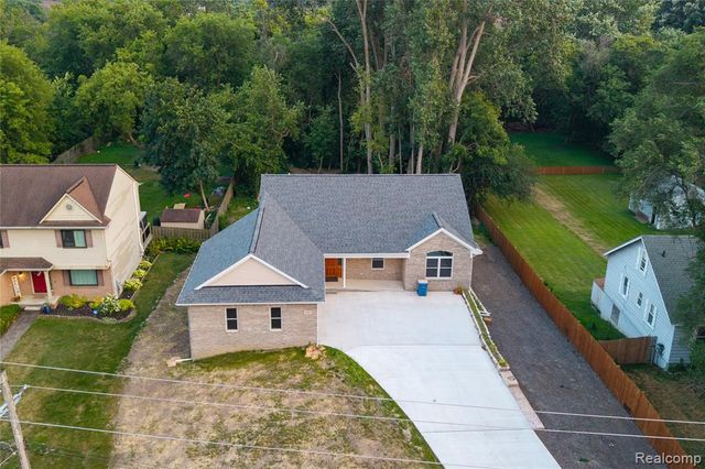 3907 Pontiac Lake Road, Waterford, MI 48328