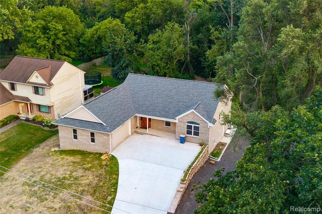 3907 Pontiac Lake Road, Waterford, MI 48328