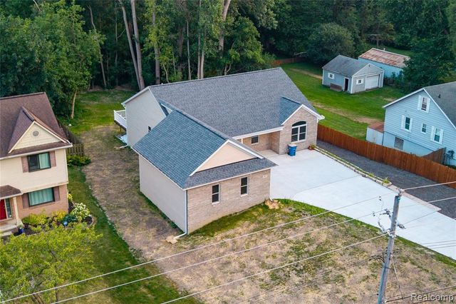 3907 Pontiac Lake Road, Waterford, MI 48328