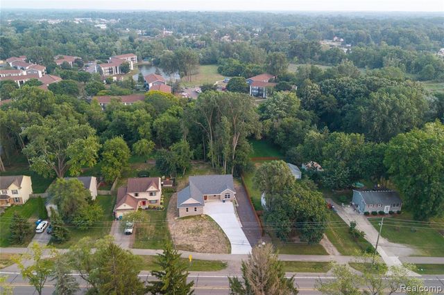 3907 Pontiac Lake Road, Waterford, MI 48328