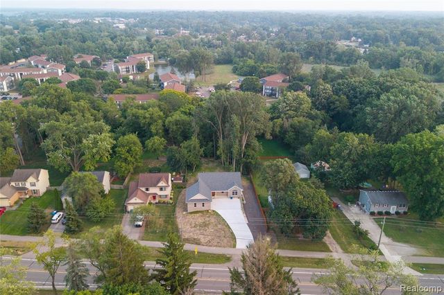 3907 Pontiac Lake Road, Waterford, MI 48328
