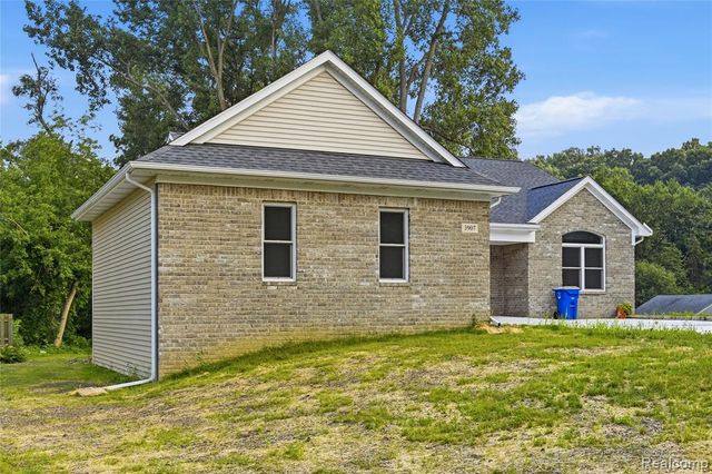 3907 Pontiac Lake Road, Waterford, MI 48328