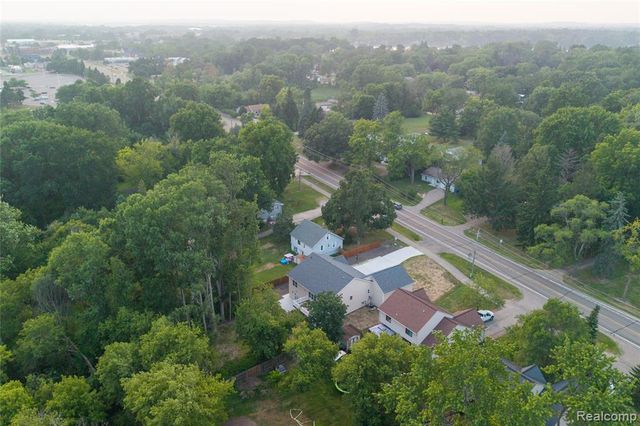 3907 Pontiac Lake Road, Waterford, MI 48328