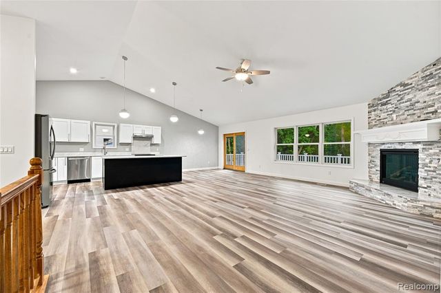 3907 Pontiac Lake Road, Waterford, MI 48328