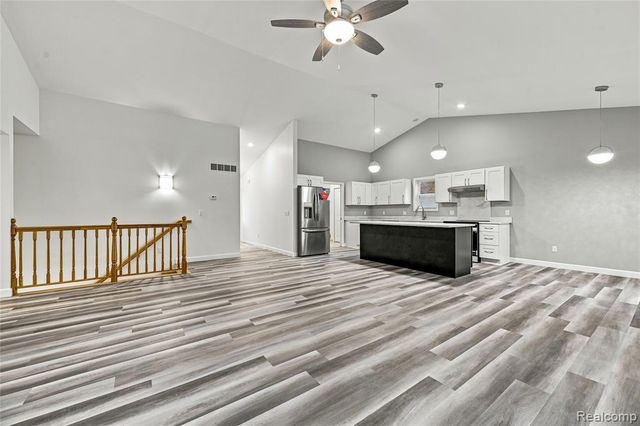 3907 Pontiac Lake Road, Waterford, MI 48328