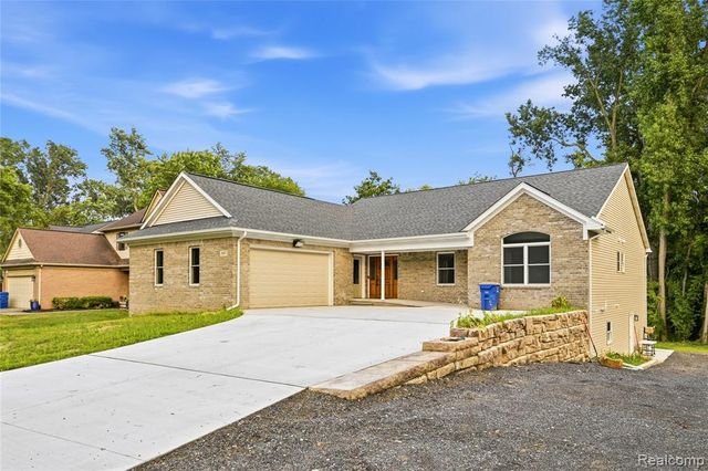 3907 Pontiac Lake Road, Waterford, MI 48328