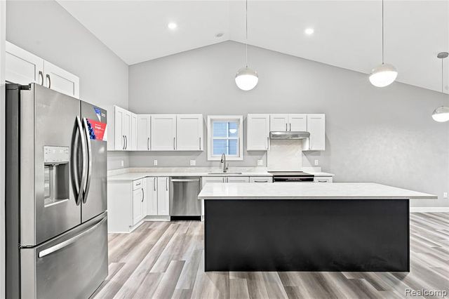 3907 Pontiac Lake Road, Waterford, MI 48328