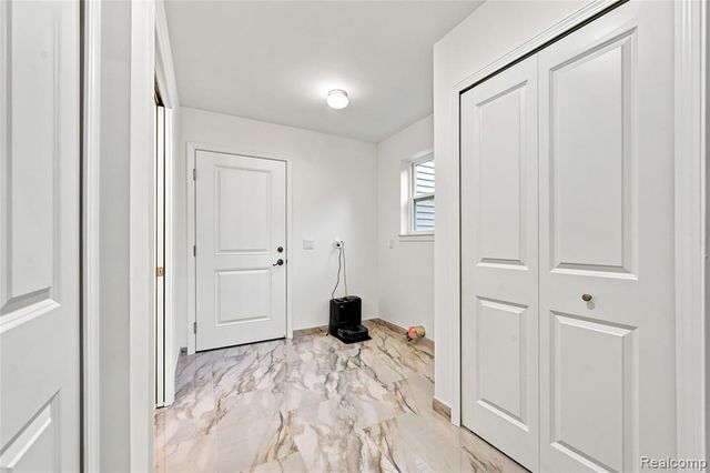 3907 Pontiac Lake Road, Waterford, MI 48328