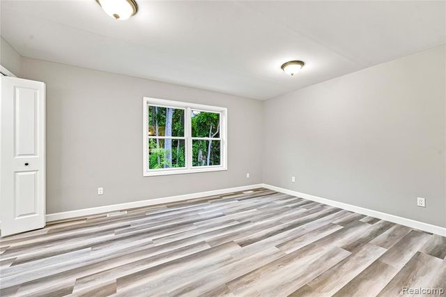 3907 Pontiac Lake Road, Waterford, MI 48328