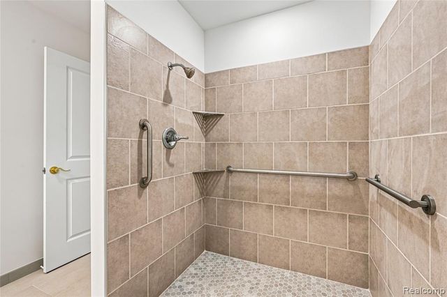 3907 Pontiac Lake Road, Waterford, MI 48328