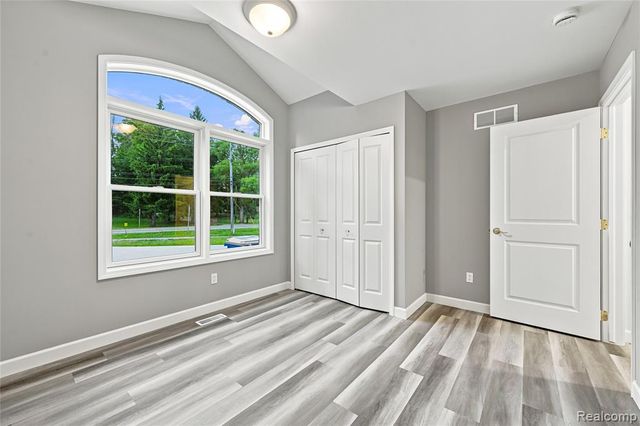 3907 Pontiac Lake Road, Waterford, MI 48328