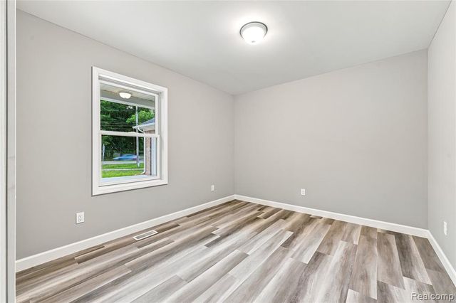 3907 Pontiac Lake Road, Waterford, MI 48328