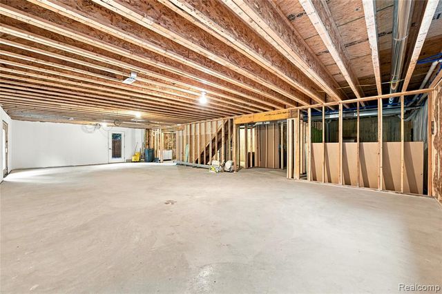 3907 Pontiac Lake Road, Waterford, MI 48328