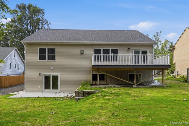 3907 Pontiac Lake Road, Waterford, MI 48328