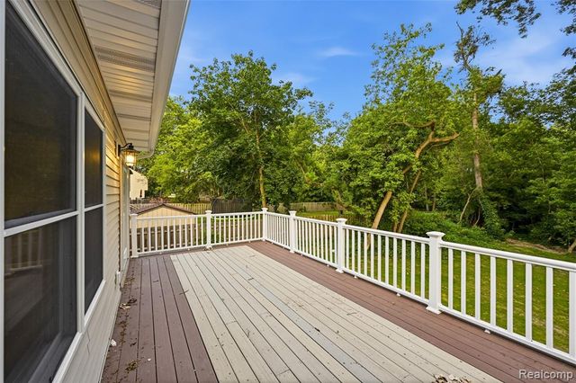 3907 Pontiac Lake Road, Waterford, MI 48328