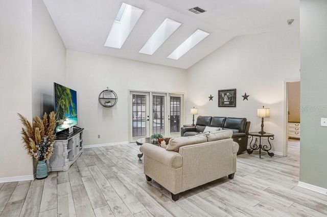 504 TRIPLE CROWN COURT, Seffner, FL 33584