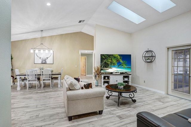 504 TRIPLE CROWN COURT, Seffner, FL 33584