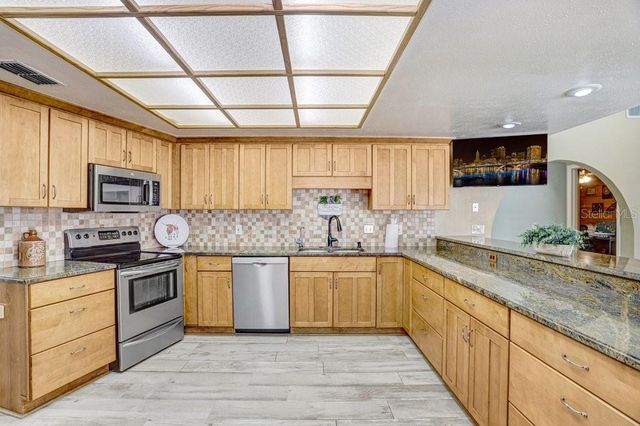 504 TRIPLE CROWN COURT, Seffner, FL 33584