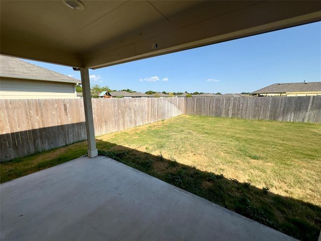 1302 Camden LN, Lockhart, TX 78644