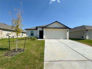 1302 Camden LN, Lockhart, TX 78644