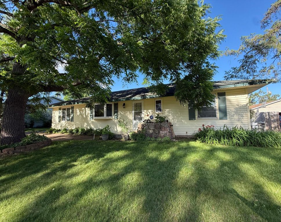 10441 Arrowhead Street NW, Coon Rapids, MN 55433