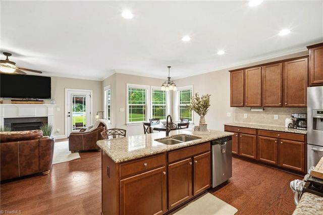 203 Kapstone Crossing, Lexington, NC 27295