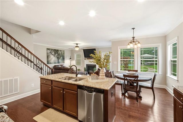 203 Kapstone Crossing, Lexington, NC 27295