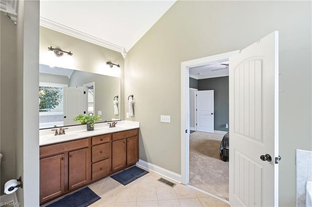 203 Kapstone Crossing, Lexington, NC 27295