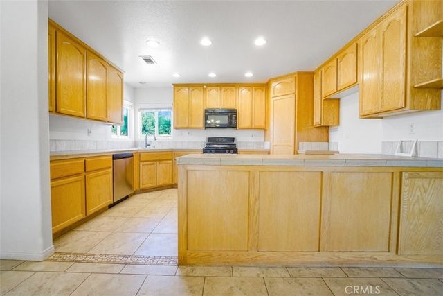 11221 Omelveny Road, Oak Hills, CA 92344