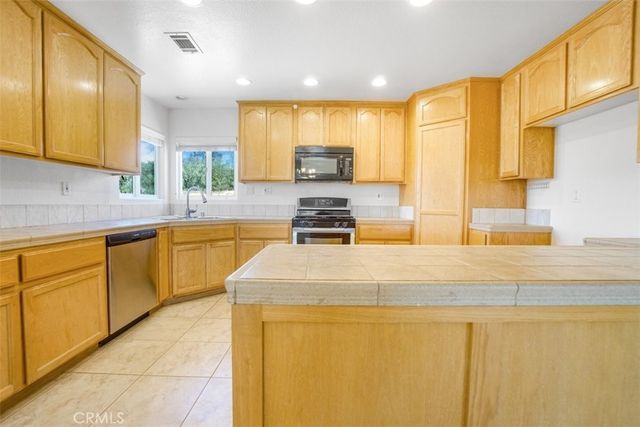 11221 Omelveny Road, Oak Hills, CA 92344