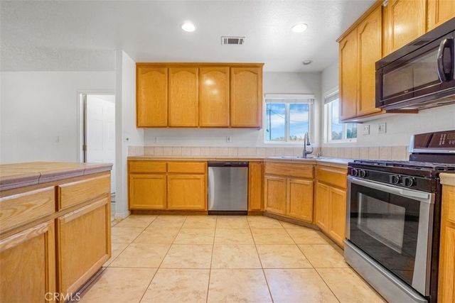 11221 Omelveny Road, Oak Hills, CA 92344