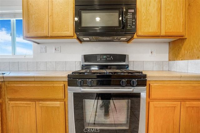 11221 Omelveny Road, Oak Hills, CA 92344