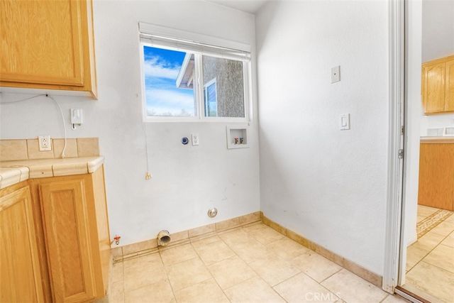 11221 Omelveny Road, Oak Hills, CA 92344