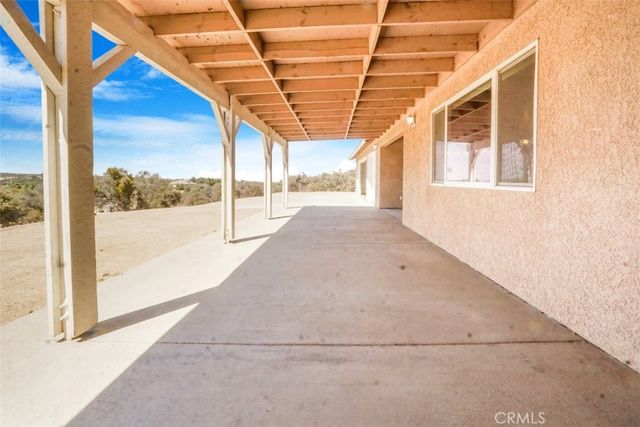 11221 Omelveny Road, Oak Hills, CA 92344