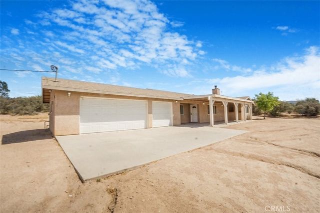 11221 Omelveny Road, Oak Hills, CA 92344