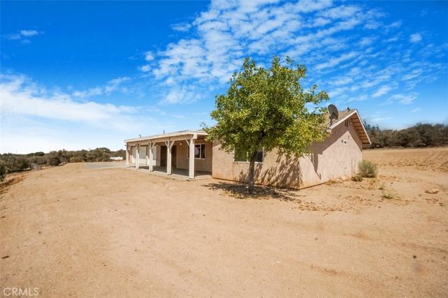 11221 Omelveny Road, Oak Hills, CA 92344