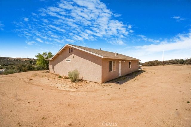11221 Omelveny Road, Oak Hills, CA 92344