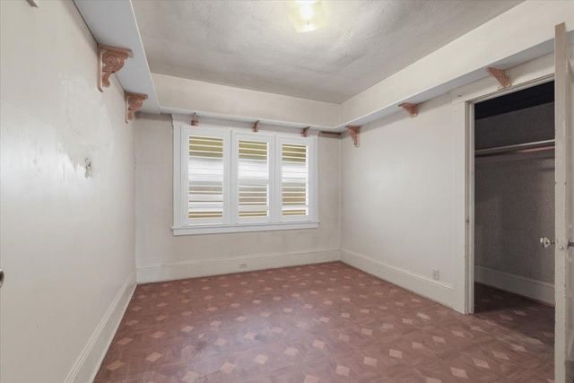 1061 W Willow St, Stockton, CA 95203