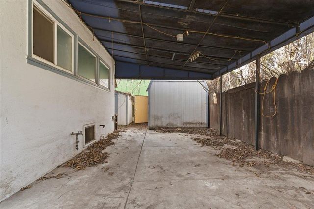 1061 W Willow St, Stockton, CA 95203