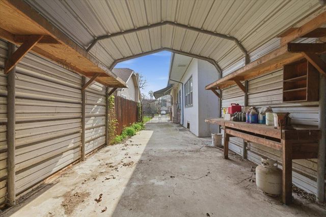 1061 W Willow St, Stockton, CA 95203