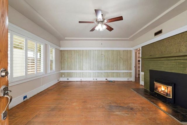 1061 W Willow St, Stockton, CA 95203