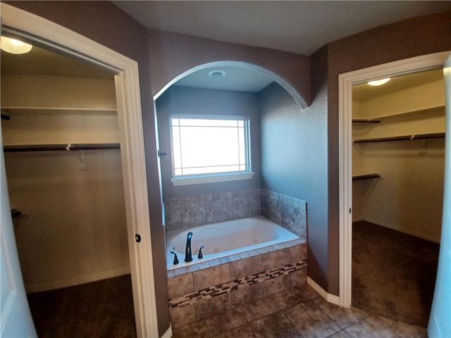 6009 S 37th Street, Rogers, AR 72758