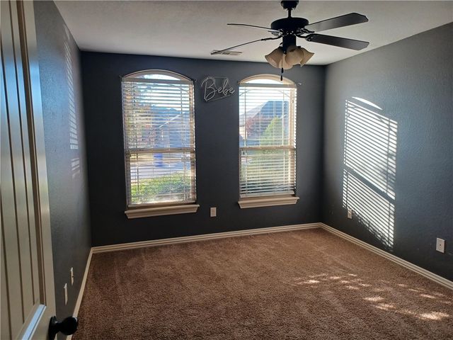 6009 S 37th Street, Rogers, AR 72758