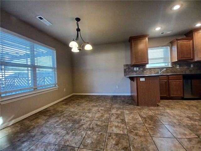 6009 S 37th Street, Rogers, AR 72758